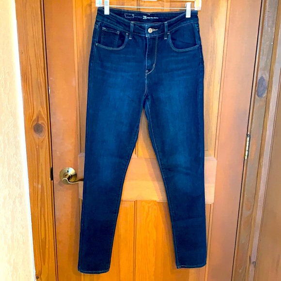 Like New Levi High Rise Skinny Blue Jeans - Picture 1 of 7